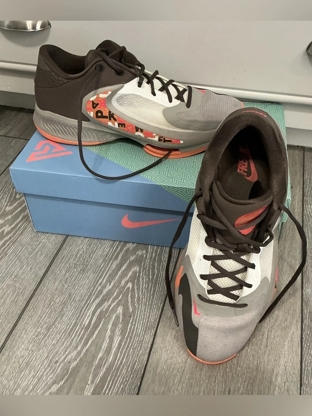 Nike ZOOM FREAK 4 Athletic Sneakers size 11 Ironstone/ Orange Trance